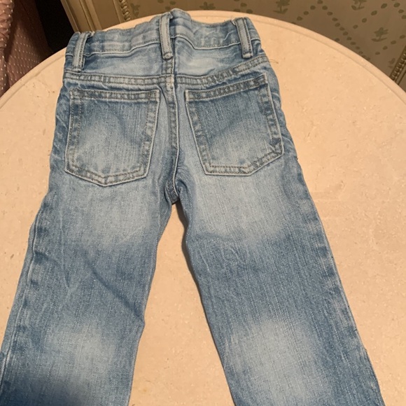 Gap size 2T distressed denim jeans with holes - Picture 4 of 4